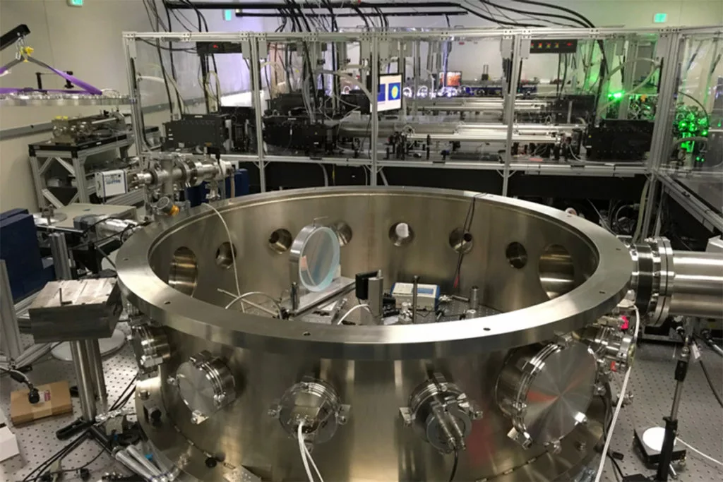 Large round mechanism in a lab